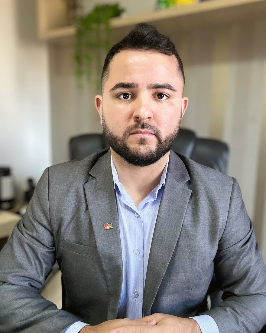 Alexandre Marques dos Santos, advogado, em seu escritório em Foz do Iguaçu